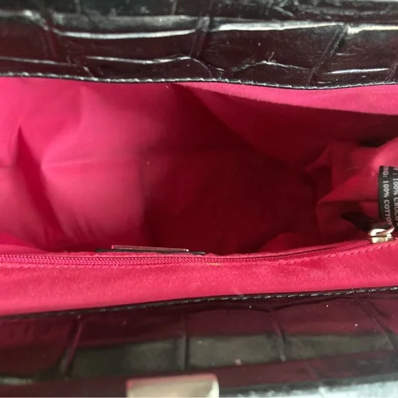 Elegant Black Croc-Embossed leather purse - Picture 9 of 15